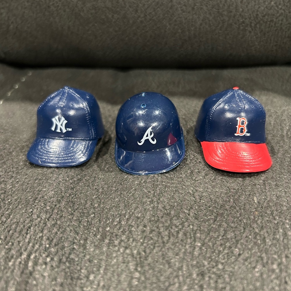 Mini MLB baseball hats for figures! NY Yankees, Boston Red sox & Atlanta Braves!